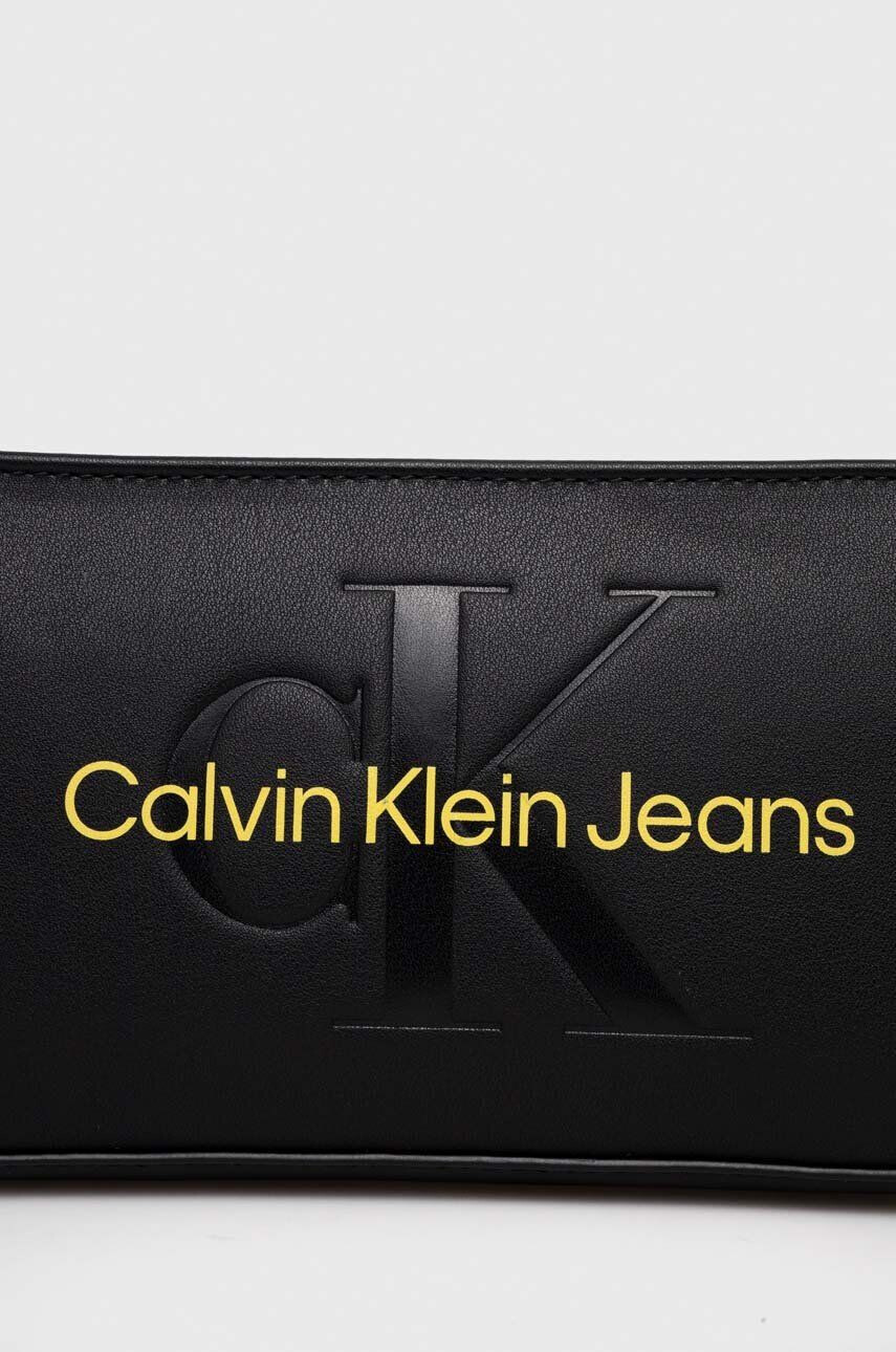 Calvin Klein Jeans Torbica rumena barva - Pepit.si