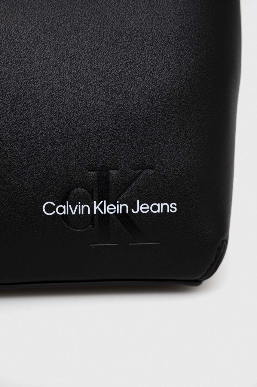 Calvin Klein Jeans Torbica črna barva - Pepit.si