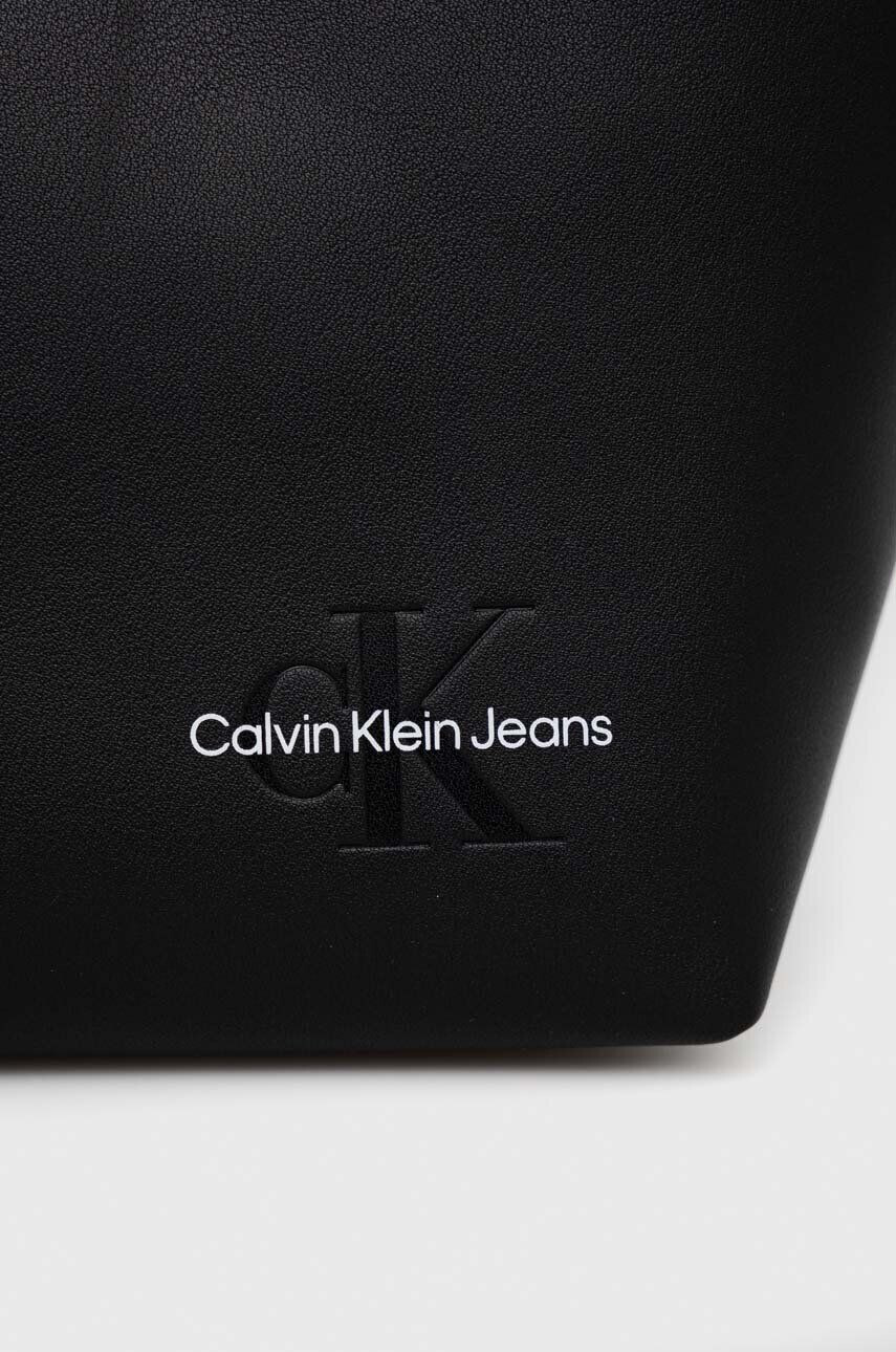 Calvin Klein Jeans Torbica črna barva - Pepit.si