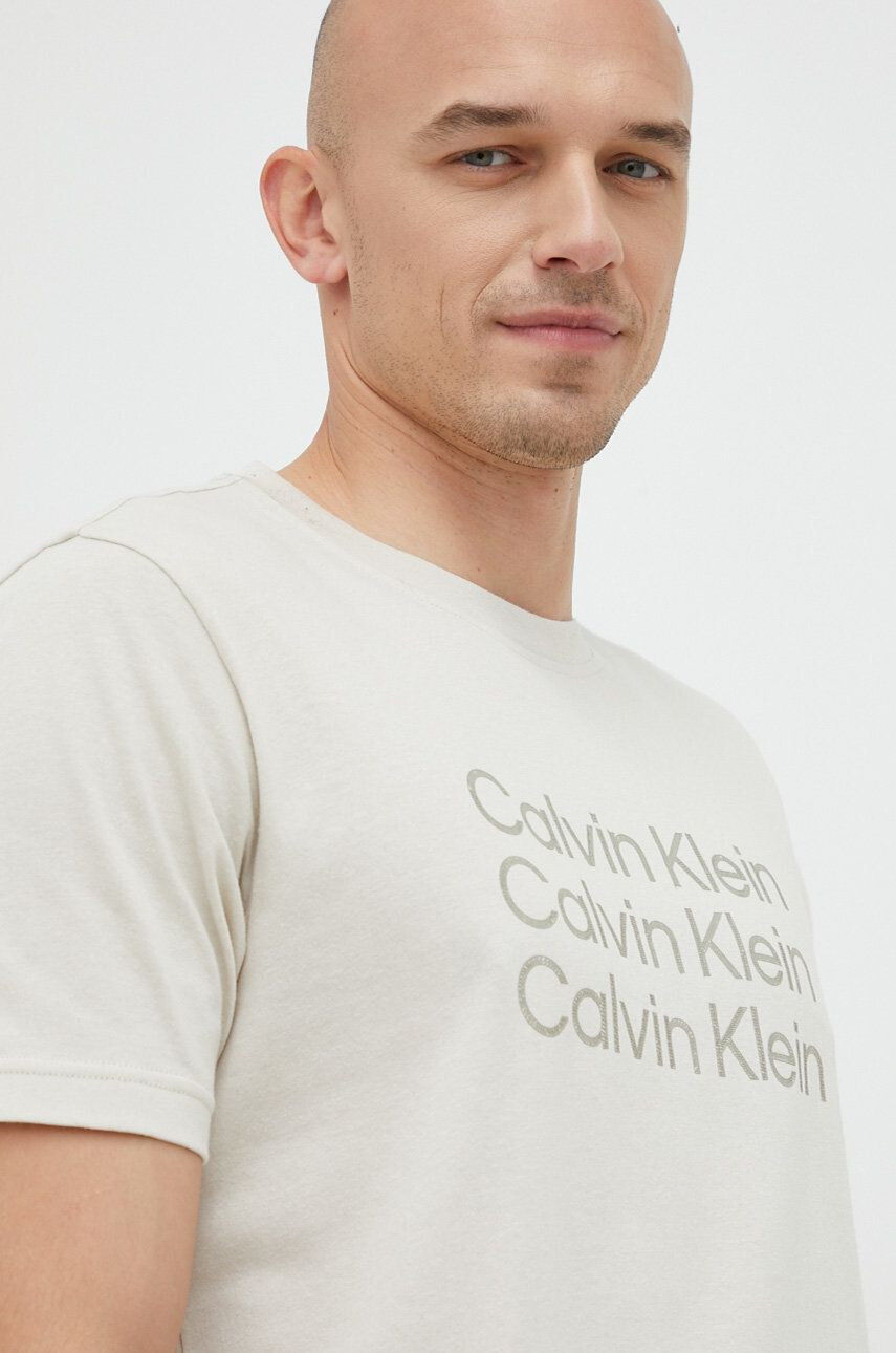 Calvin Klein Performance Kratka majica za vadbo bež barva - Pepit.si