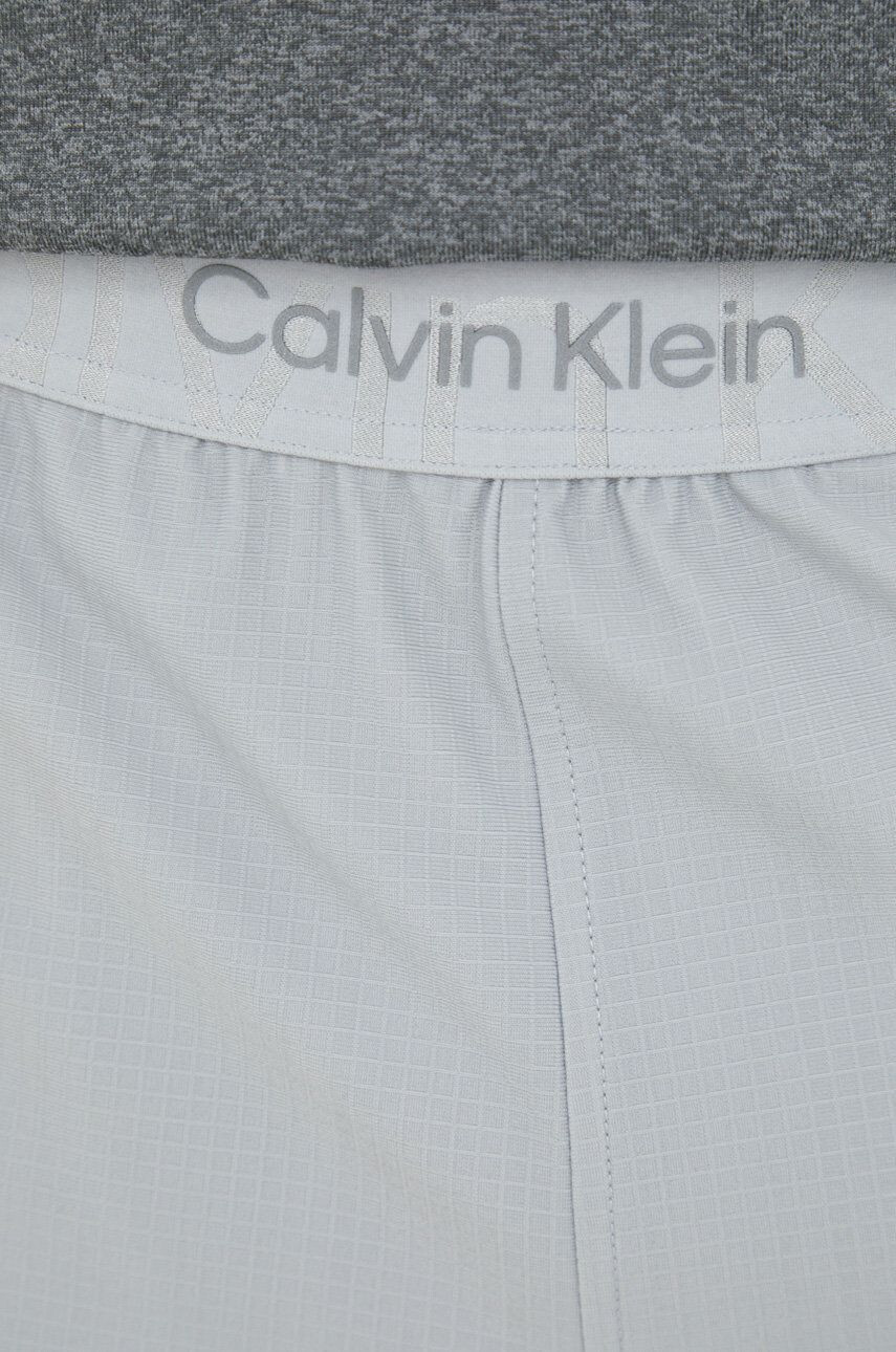 Calvin Klein Performance Kratke hlače za vadbo moški siva barva - Pepit.si