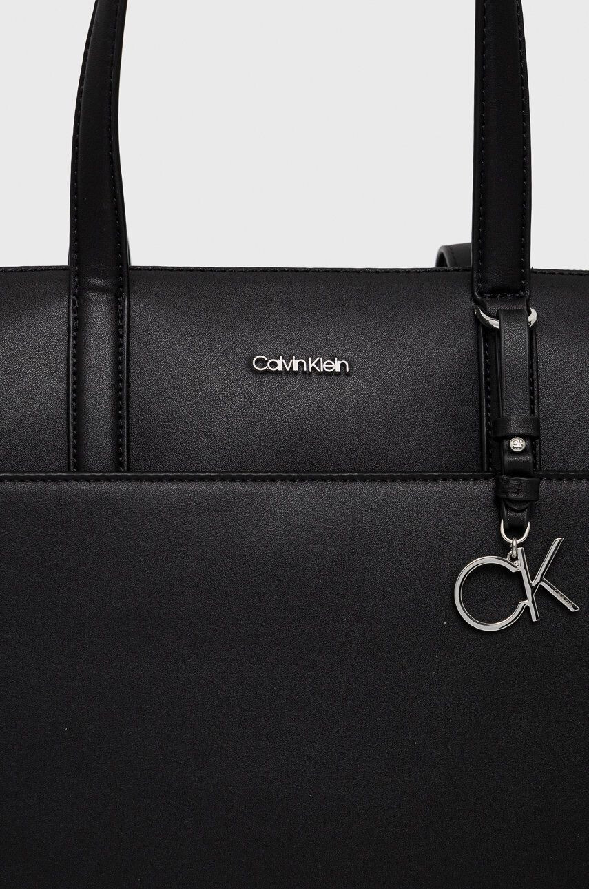 Calvin Klein Torbica črna barva - Pepit.si