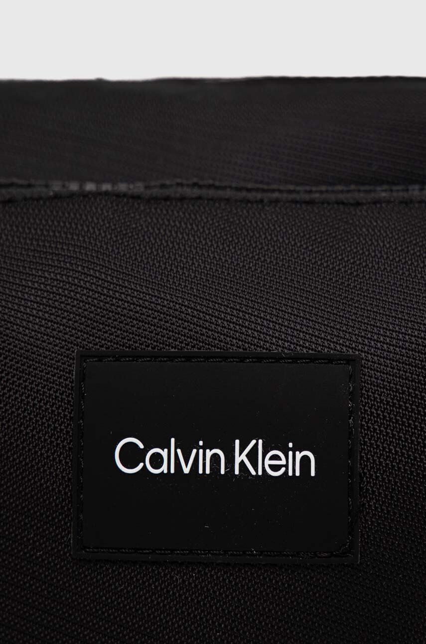 Calvin Klein Torbica za okoli pasu črna barva - Pepit.si