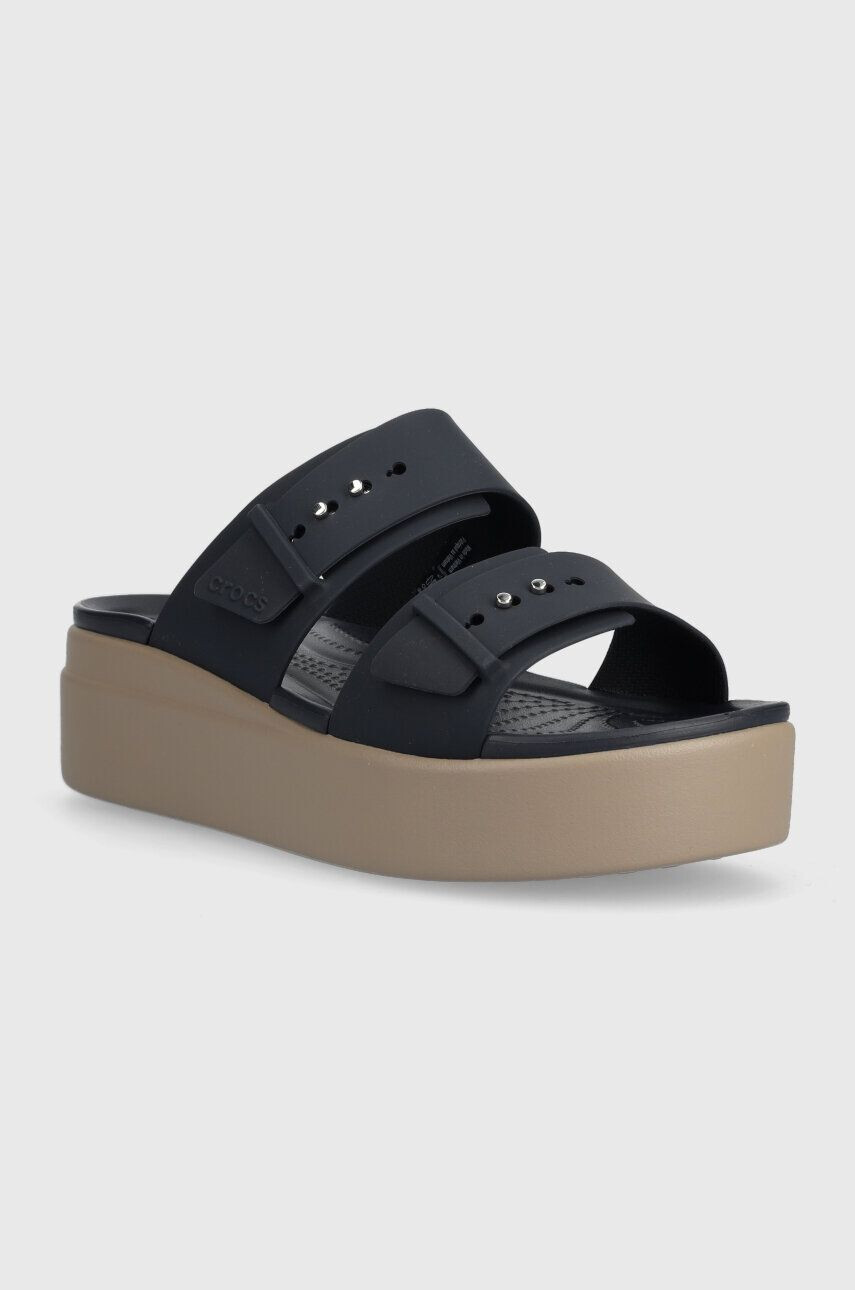 Crocs Natikači Brooklyn Low Wedge Sandal ženski mornarsko modra barva 207431 - Pepit.si