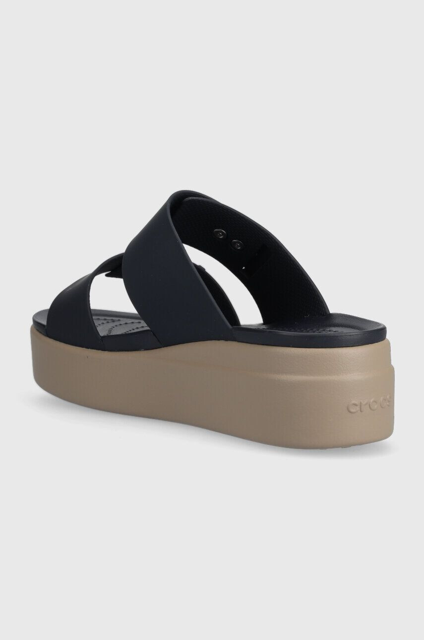 Crocs Natikači Brooklyn Low Wedge Sandal ženski mornarsko modra barva 207431 - Pepit.si