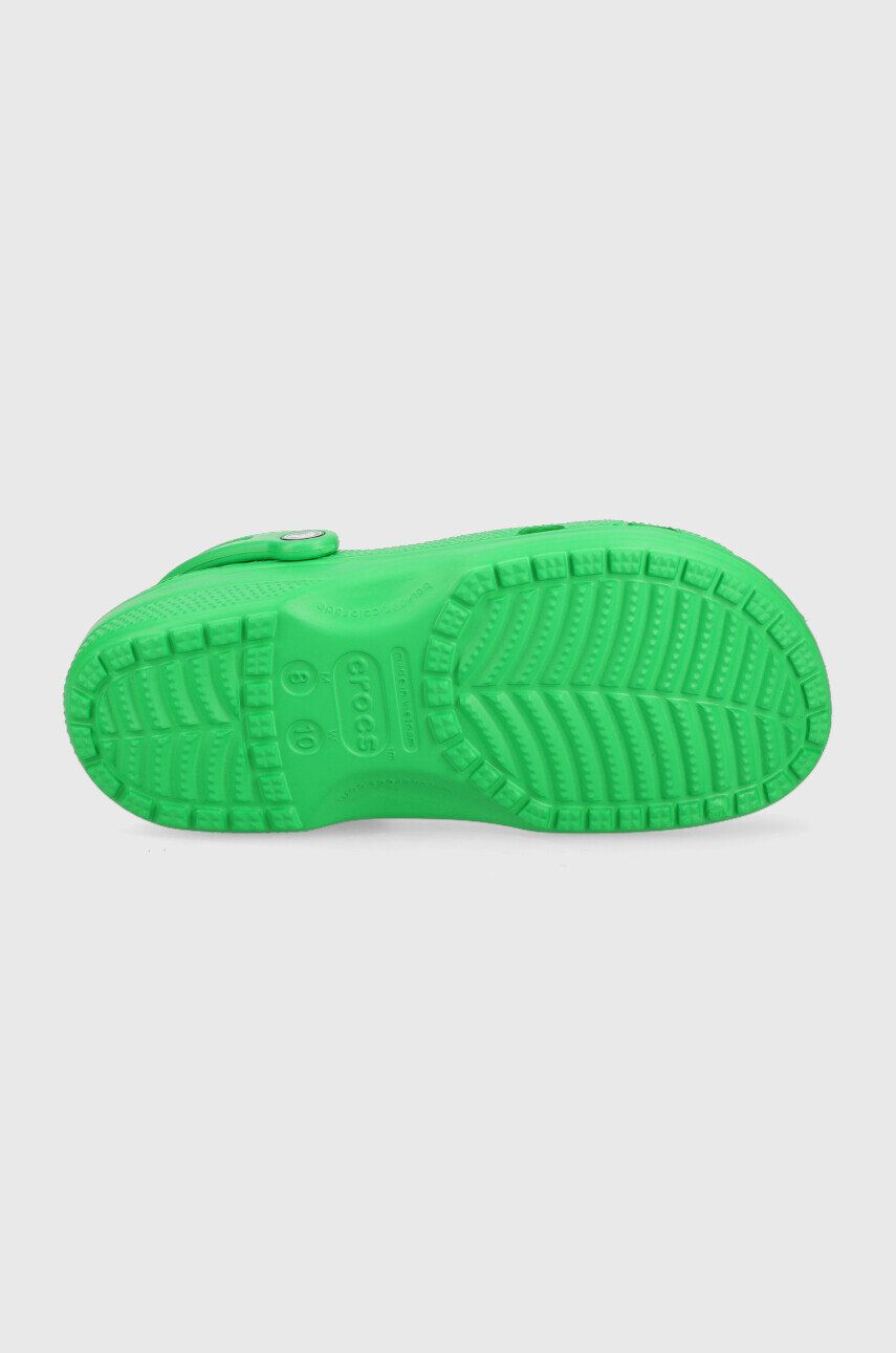 Crocs Natikači Classic zelena barva - Pepit.si