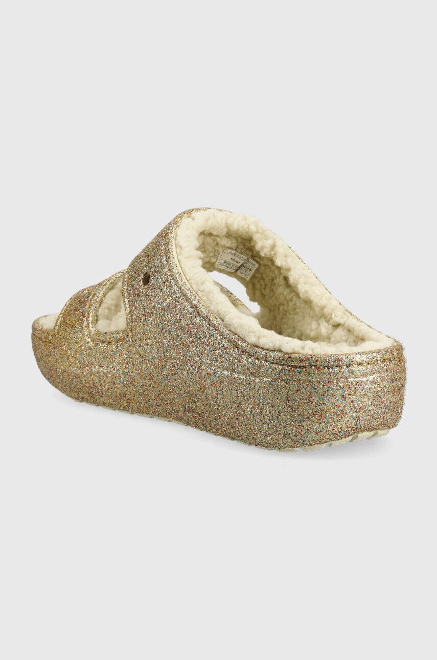 Crocs Natikači Classic Cozzzy Glitter Sandal zlata barva - Pepit.si