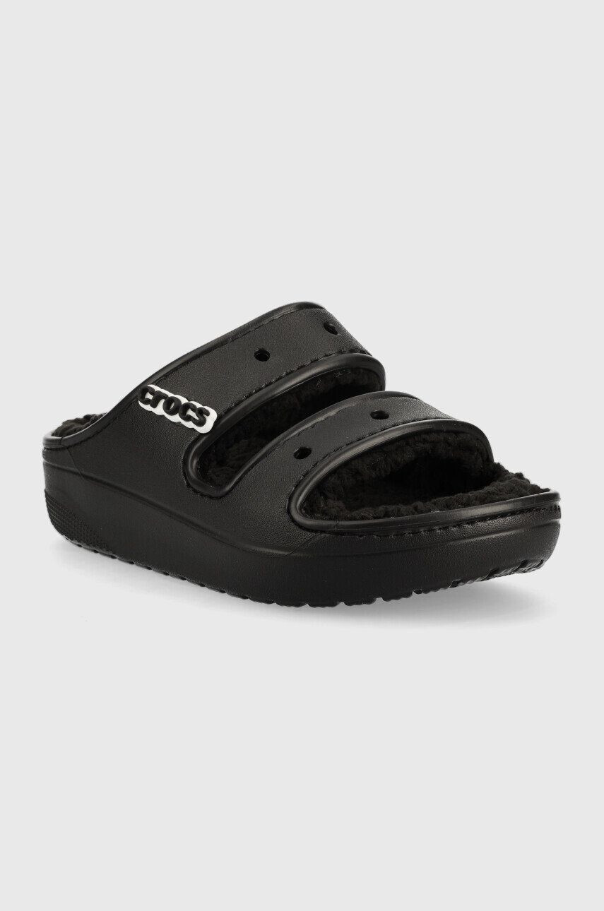 Crocs Natikači Classic Cozzzy Sandal črna barva - Pepit.si