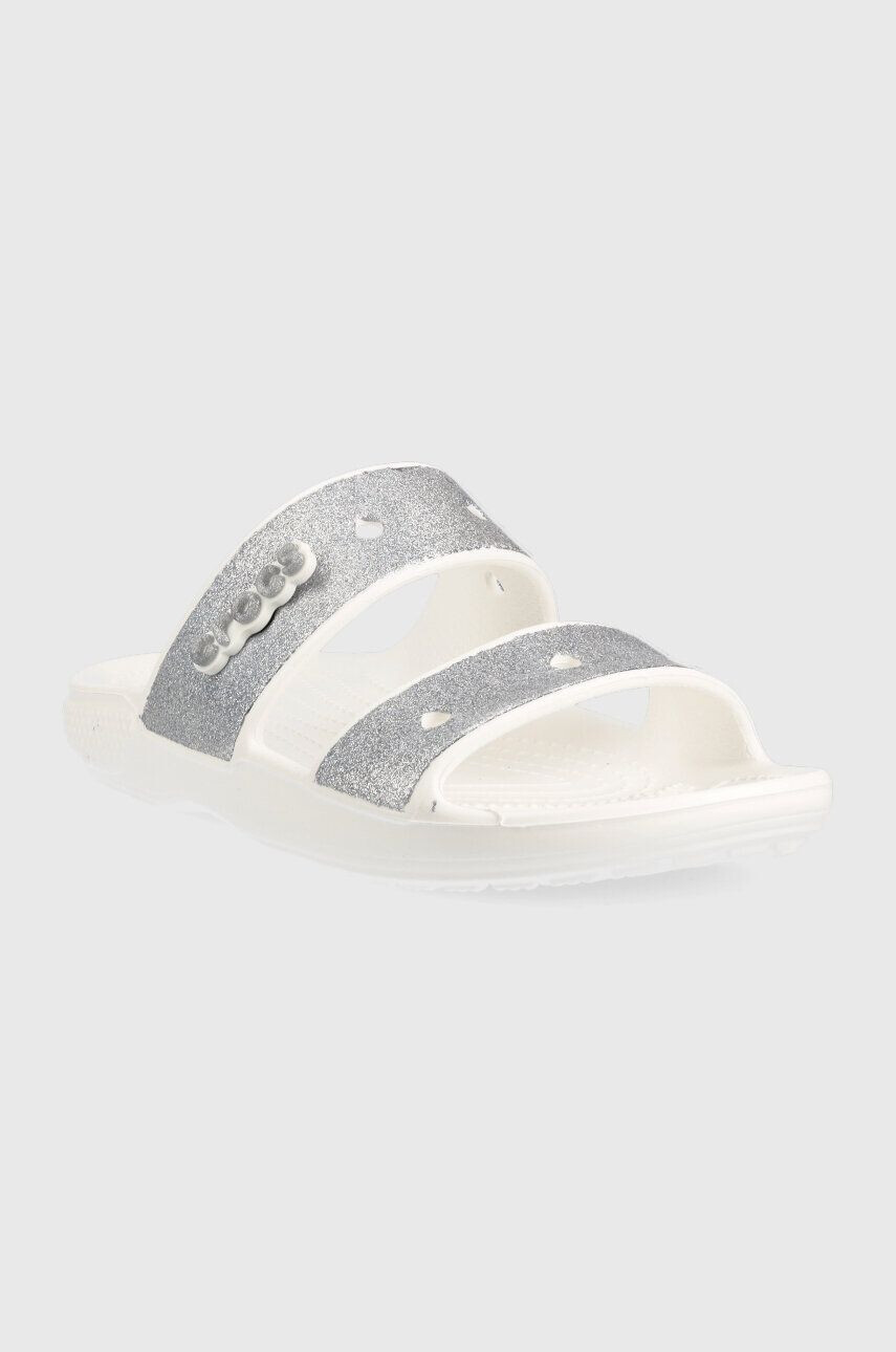 Crocs Natikači Classic Glitter II Sandal ženski srebrna barva 207769 - Pepit.si