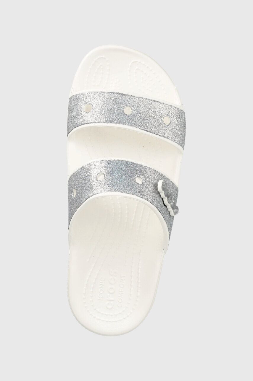 Crocs Natikači Classic Glitter II Sandal ženski srebrna barva 207769 - Pepit.si