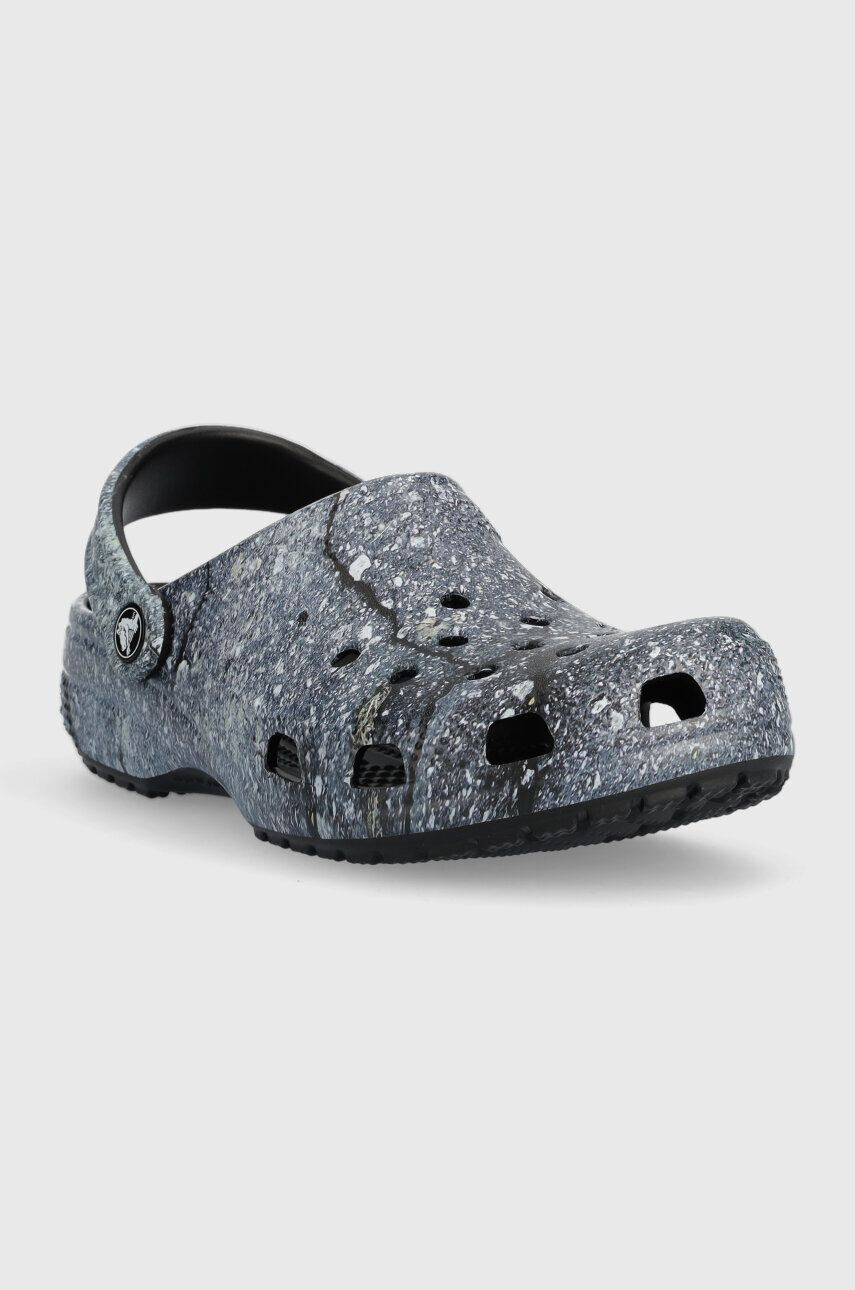 Crocs Natikači Classic Hyper Real ženski mornarsko modra barva 208343 - Pepit.si