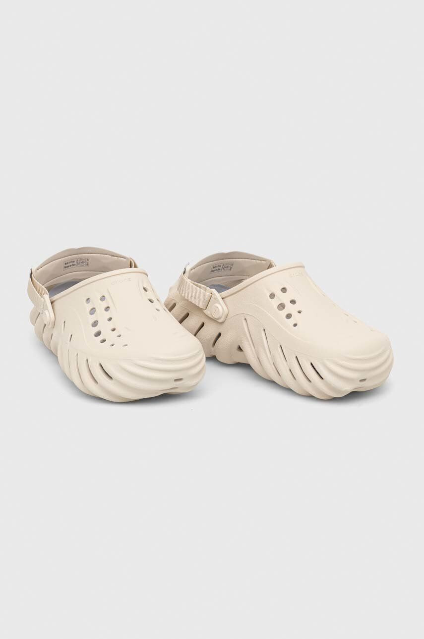 Crocs Natikači Echo Clog bež barva - Pepit.si