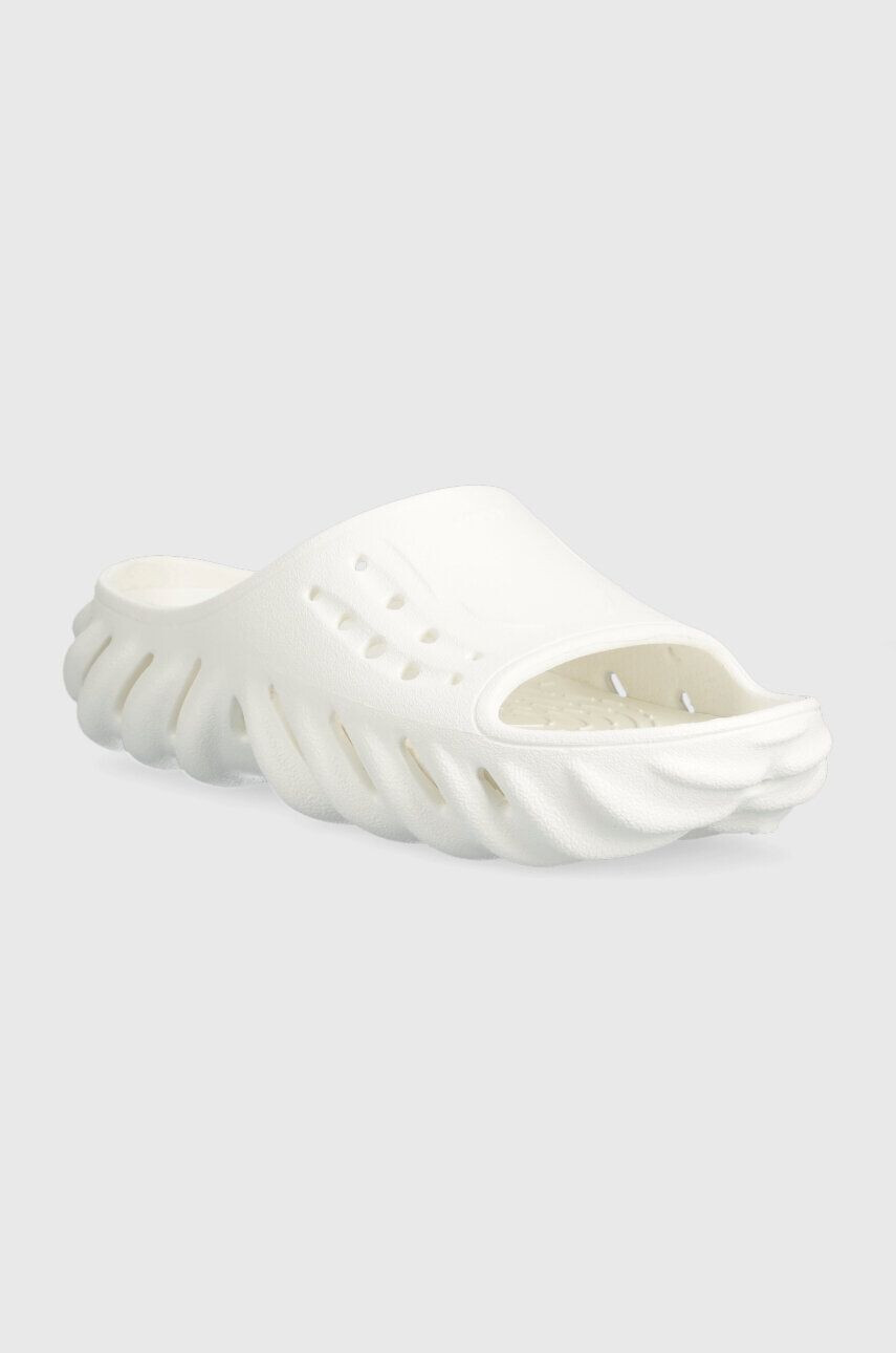 Crocs Natikači Echo Slide bela barva 208170 - Pepit.si