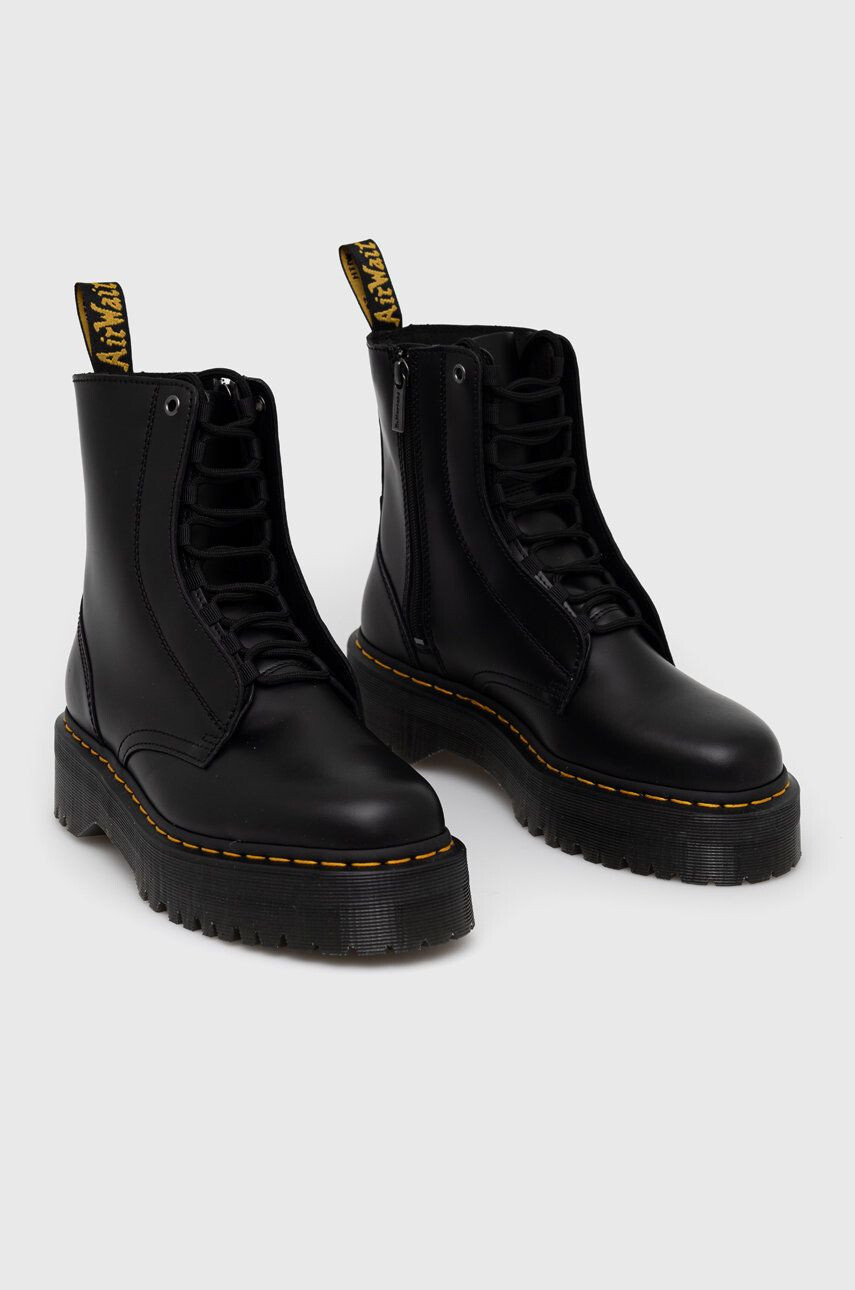 Dr. Martens Usnjeni čevlji moški črna barva - Pepit.si