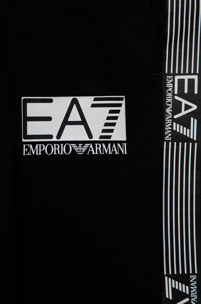 EA7 Emporio Armani Otroške bombažne kratke hlače črna barva - Pepit.si