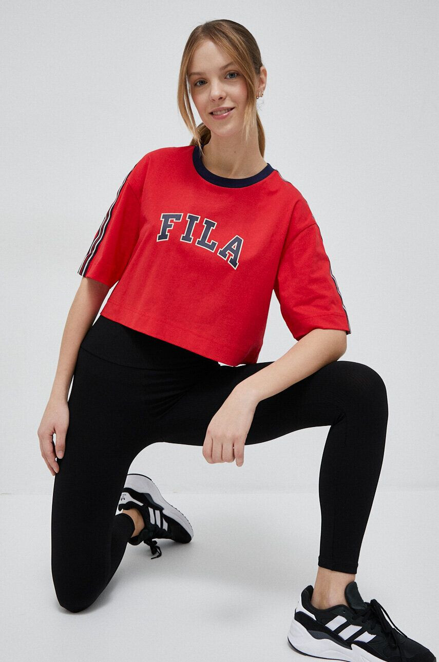 Fila Bombažna kratka majica x Hailey Bieber rdeča barva - Pepit.si