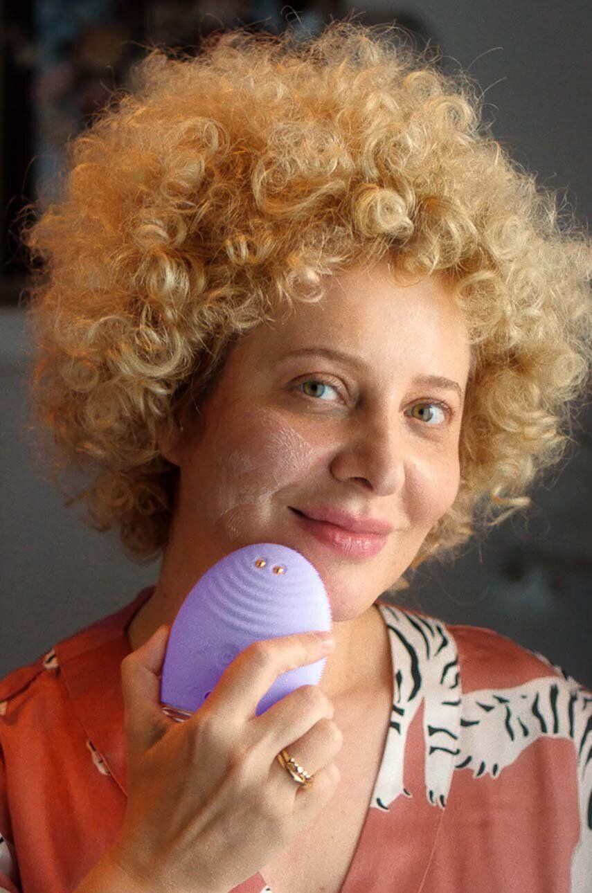 FOREO Ščetka za čiščenje in lifting kože obraza proti staranju LUNA™ 4 Plus Sensitive Skin - Pepit.si