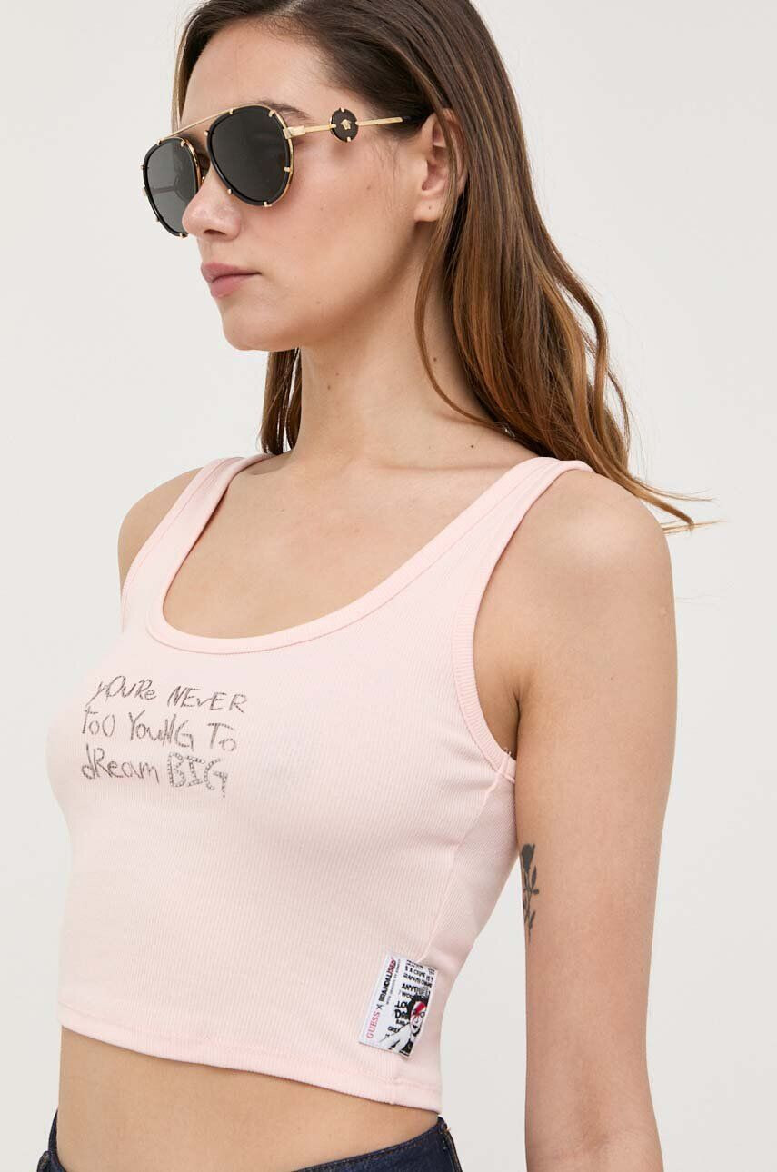 Guess Top x Banksy ženski roza barva - Pepit.si