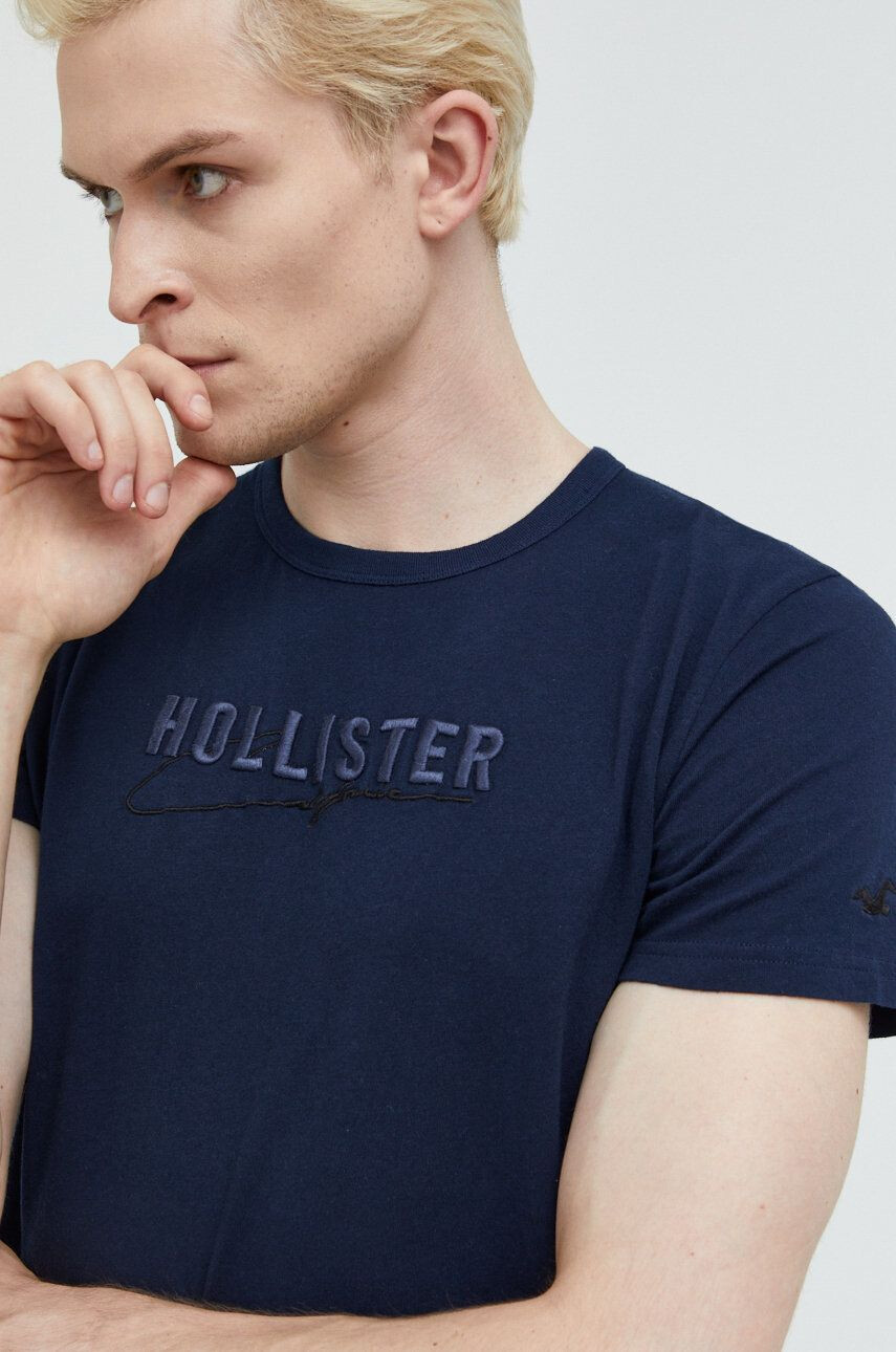 Hollister Co. Bombažna kratka majica mornarsko modra barva - Pepit.si