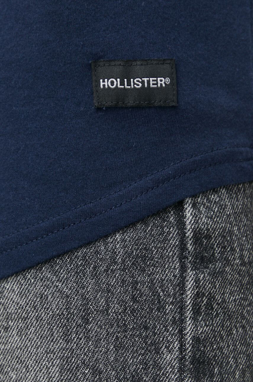 Hollister Co. Bombažna majica z dolgimi rokavi mornarsko modra barva - Pepit.si