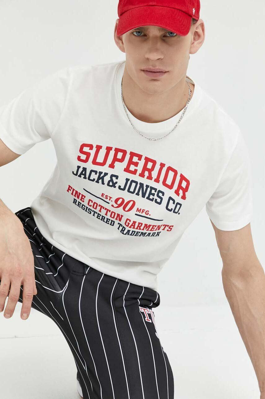 Jack & Jones Bombažna kratka majica JJSTAR bela barva 12231477 - Pepit.si