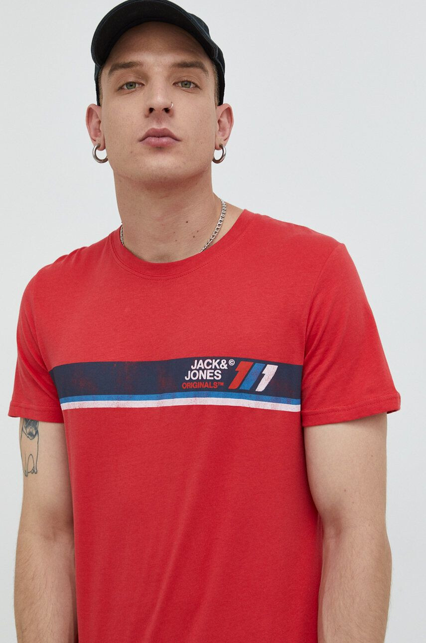 Jack & Jones Bombažna kratka majica Jornate rdeča barva - Pepit.si