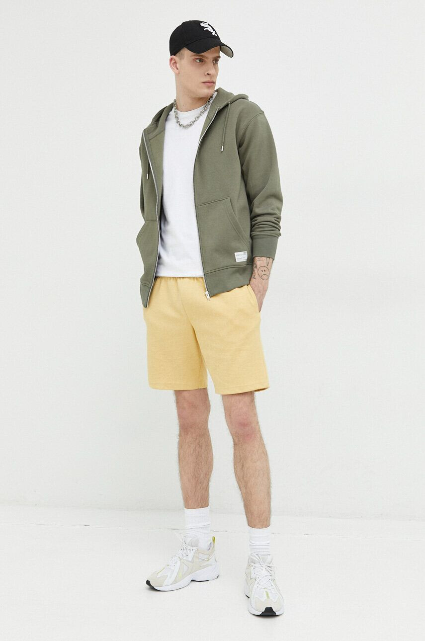 Jack & Jones Kratke hlače JPSTNEWBASIC moške rumena barva 12224021 - Pepit.si