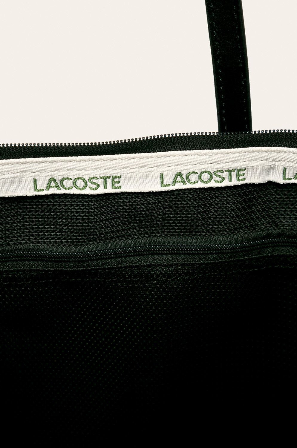 Lacoste Torbica črna barva - Pepit.si