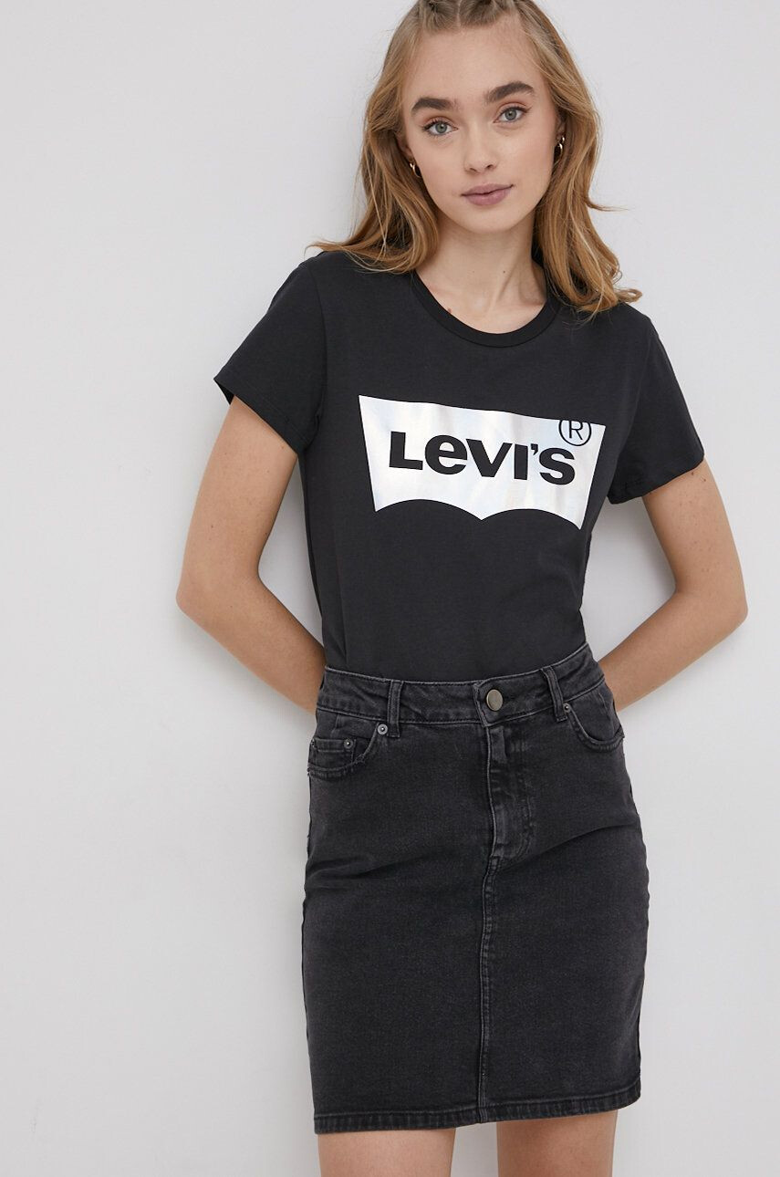 Levi's Bombažen t-shirt črna barva - Pepit.si