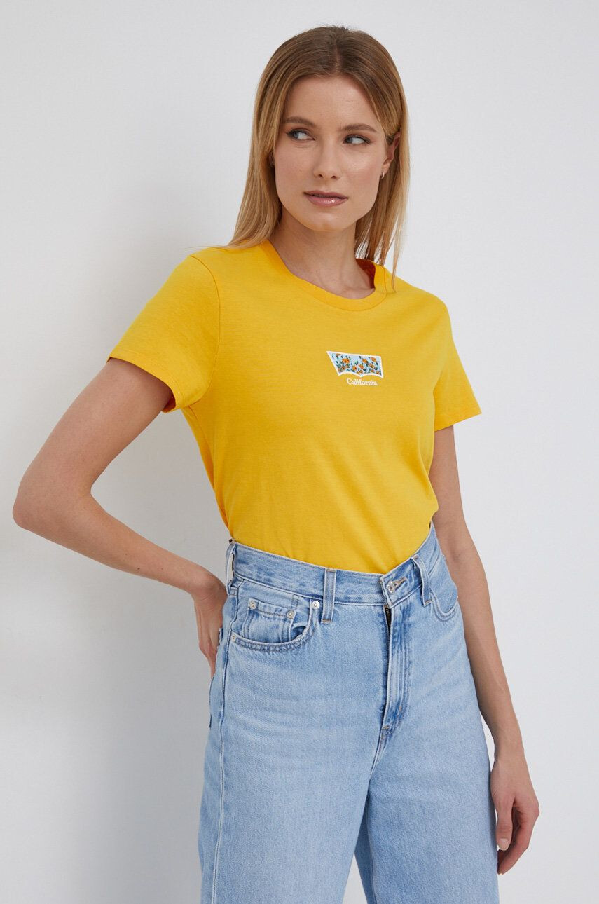 Levi's Bombažen t-shirt rumena barva - Pepit.si