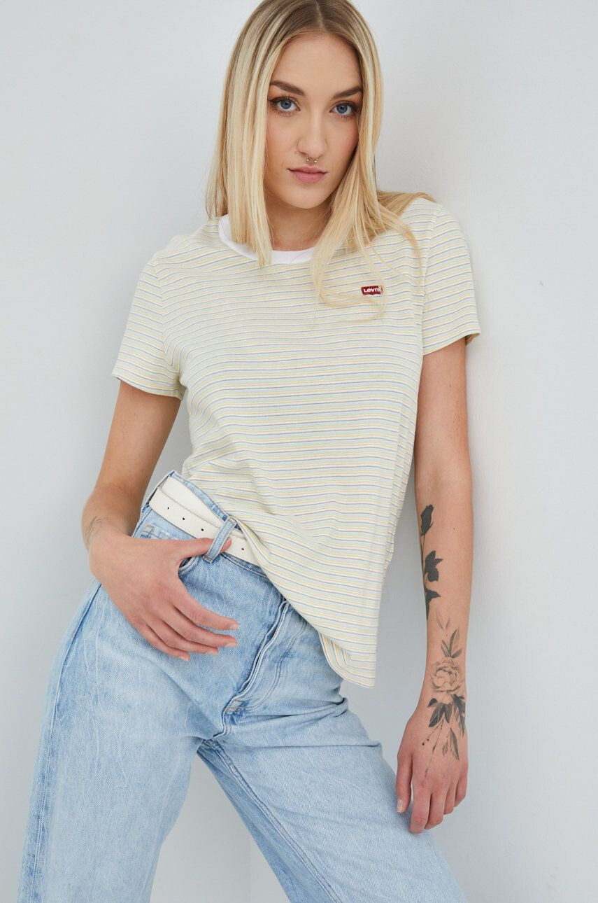 Levi's Bombažen t-shirt rumena barva - Pepit.si