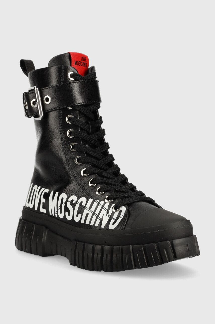 Love Moschino Usnjeni nizki škornji ženski črna barva JA24025G1HIA0000 - Pepit.si