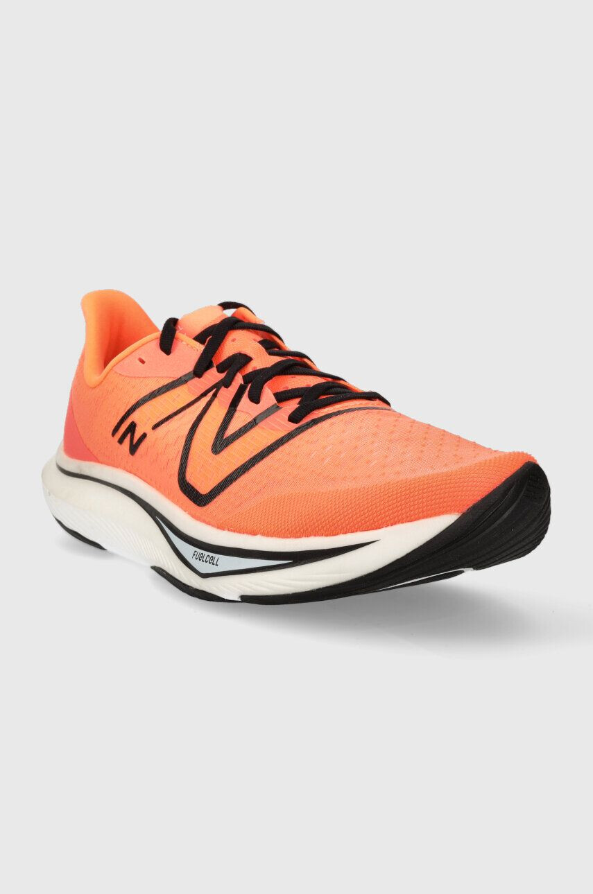 New Balance Tekaški čevlji FuelCell Rebel v3 oranžna barva - Pepit.si