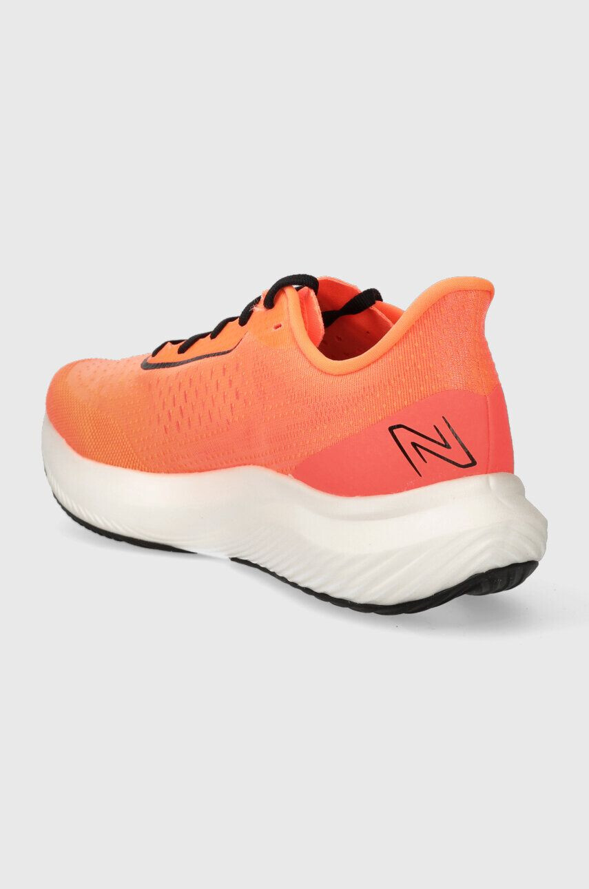 New Balance Tekaški čevlji FuelCell Rebel v3 oranžna barva - Pepit.si