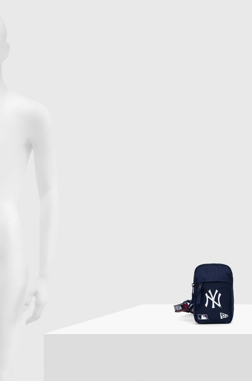 New Era Torbica za okoli pasu mornarsko modra barva NEW YORK YANKEES - Pepit.si