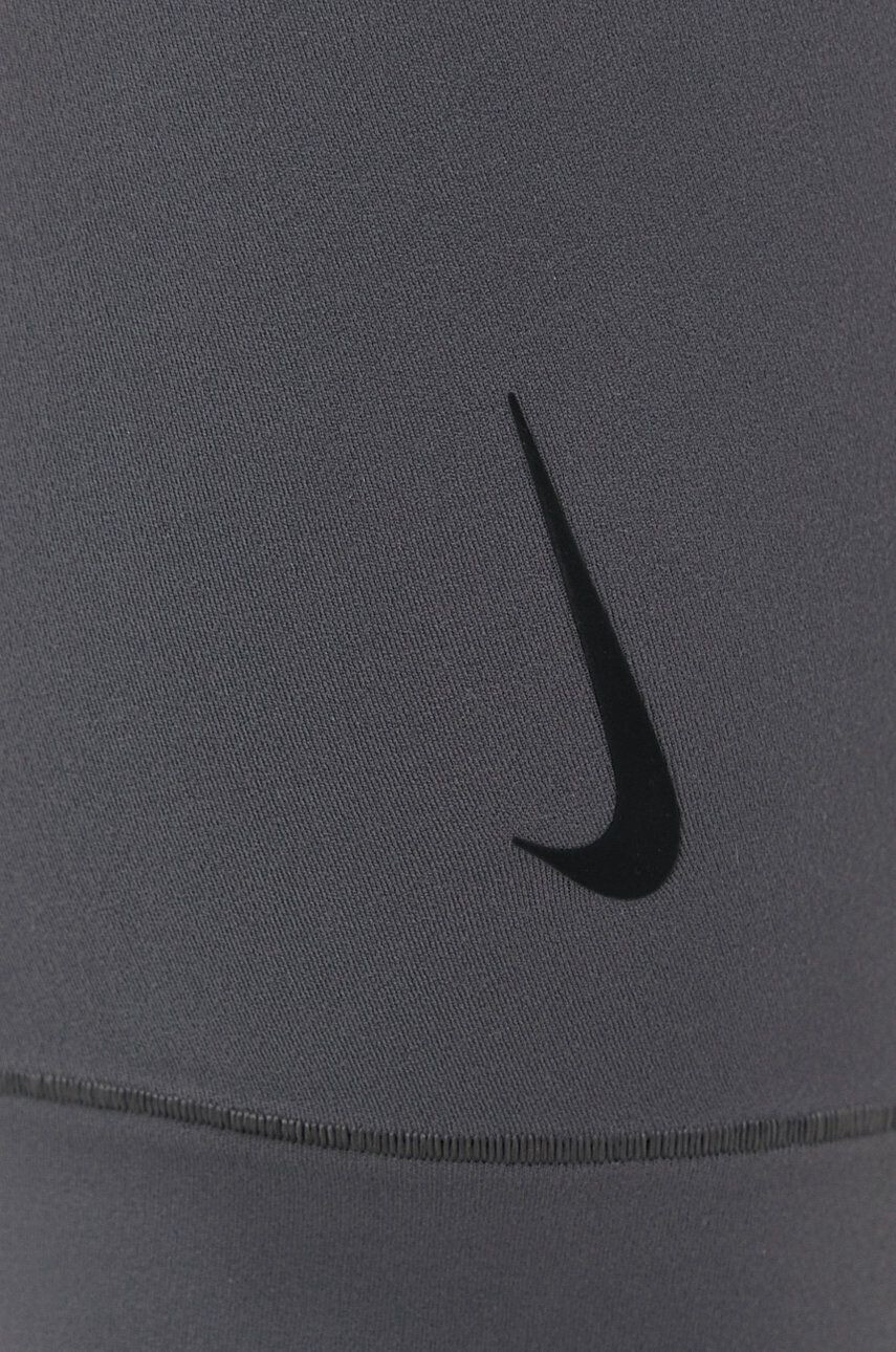 Nike Kratke hlače moške siva barva - Pepit.si