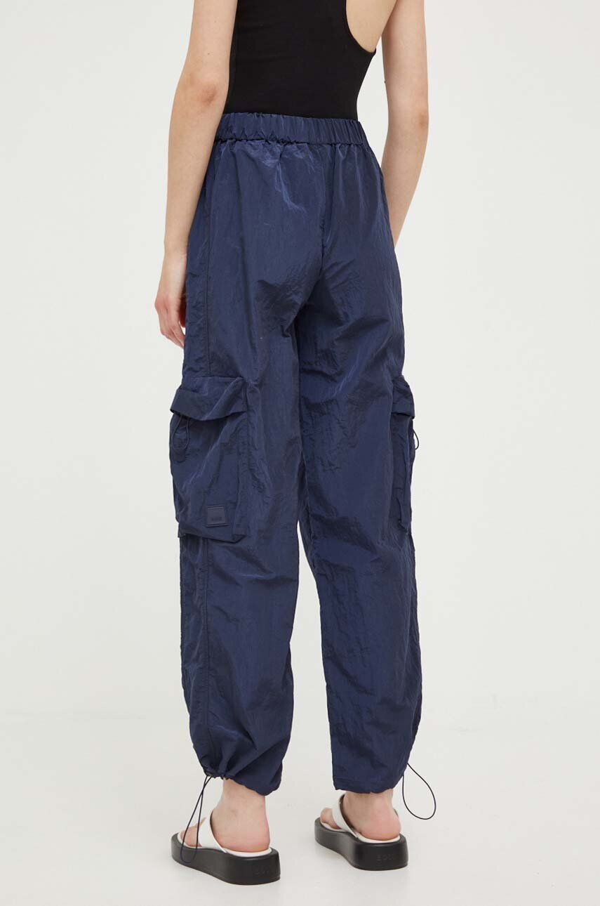 Rains Hlače 18980 Cargo Pants Wide mornarsko modra barva - Pepit.si