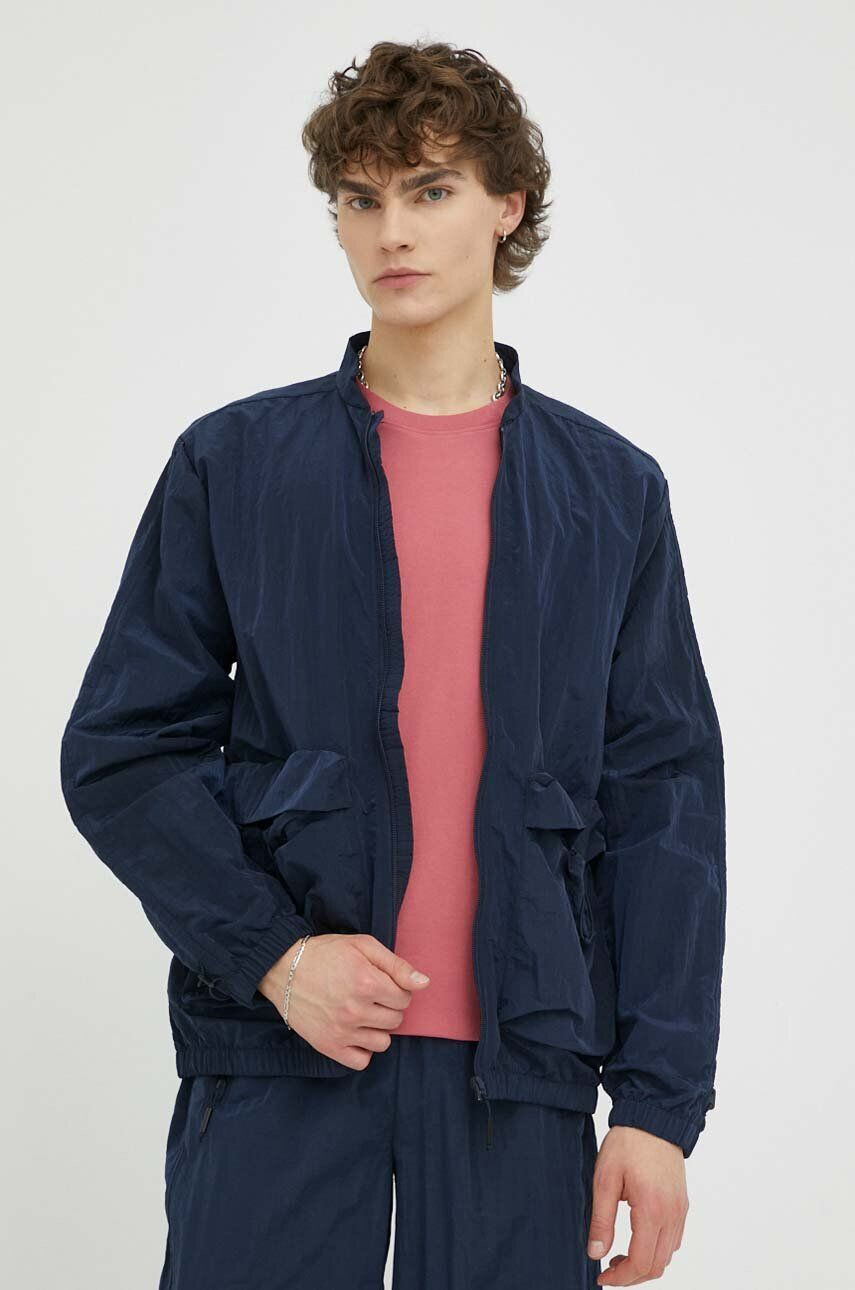 Rains Jakna 18960 Bomber Jacket mornarsko modra barva - Pepit.si