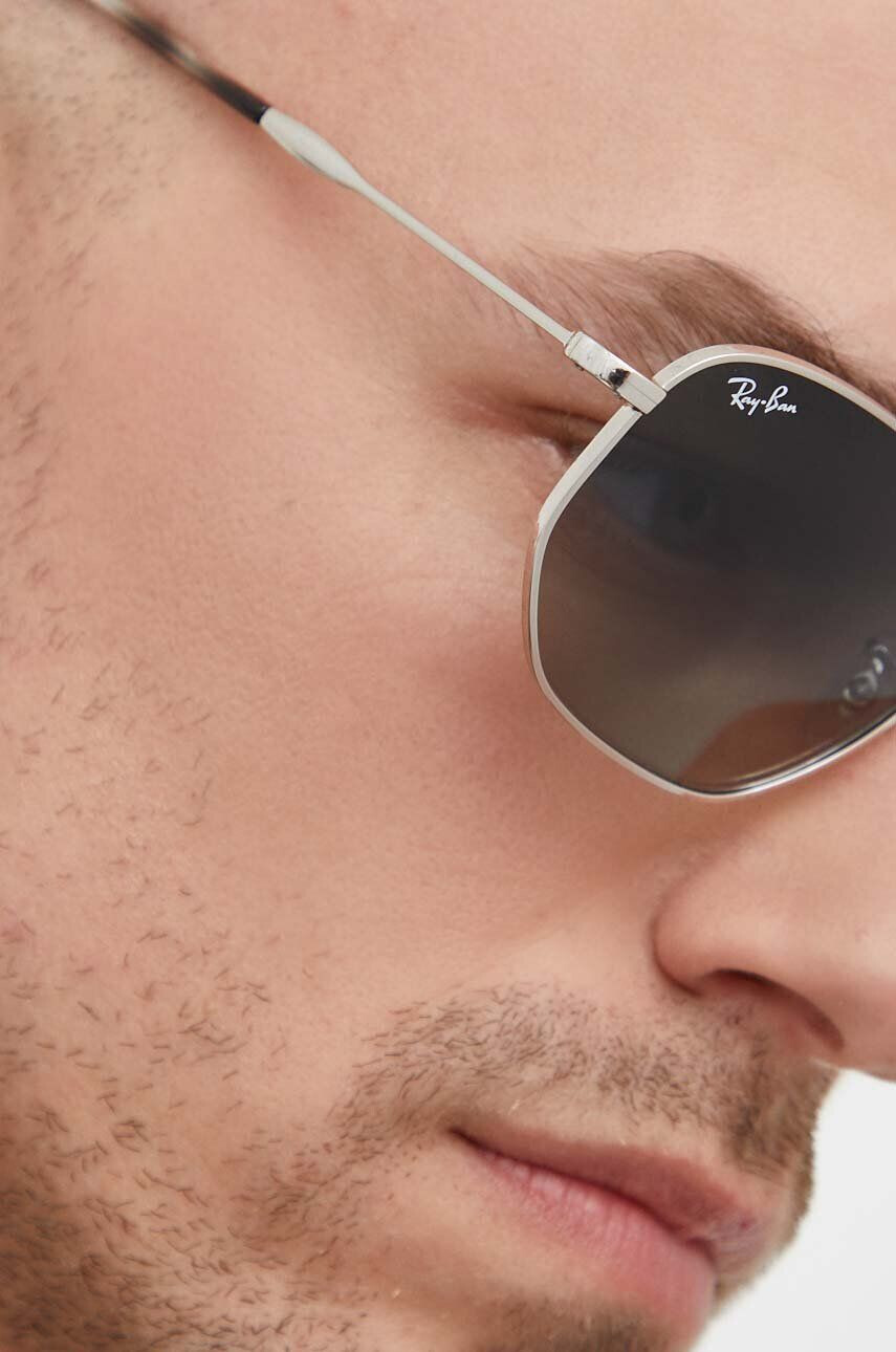 Ray-Ban Sončna očala siva barva - Pepit.si