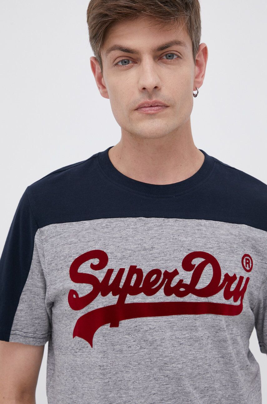 Superdry T-shirt moški siva barva - Pepit.si