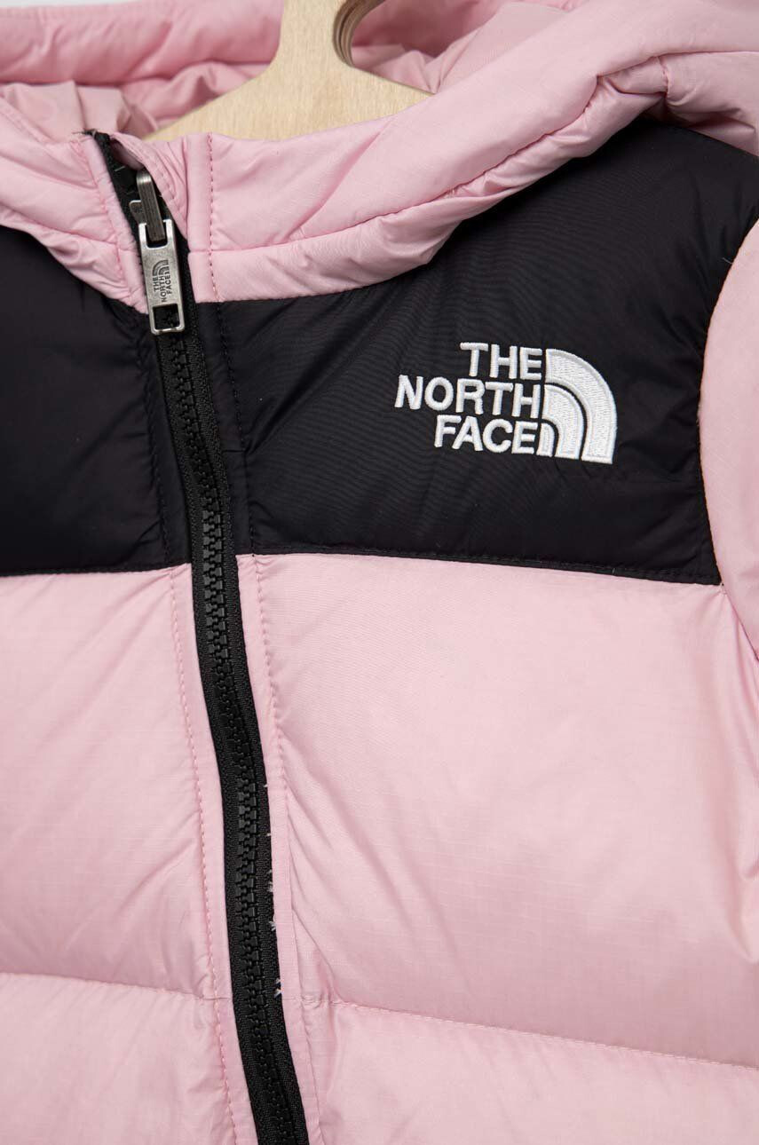 The North Face Puhast kombinezon za dojenčka roza barva - Pepit.si