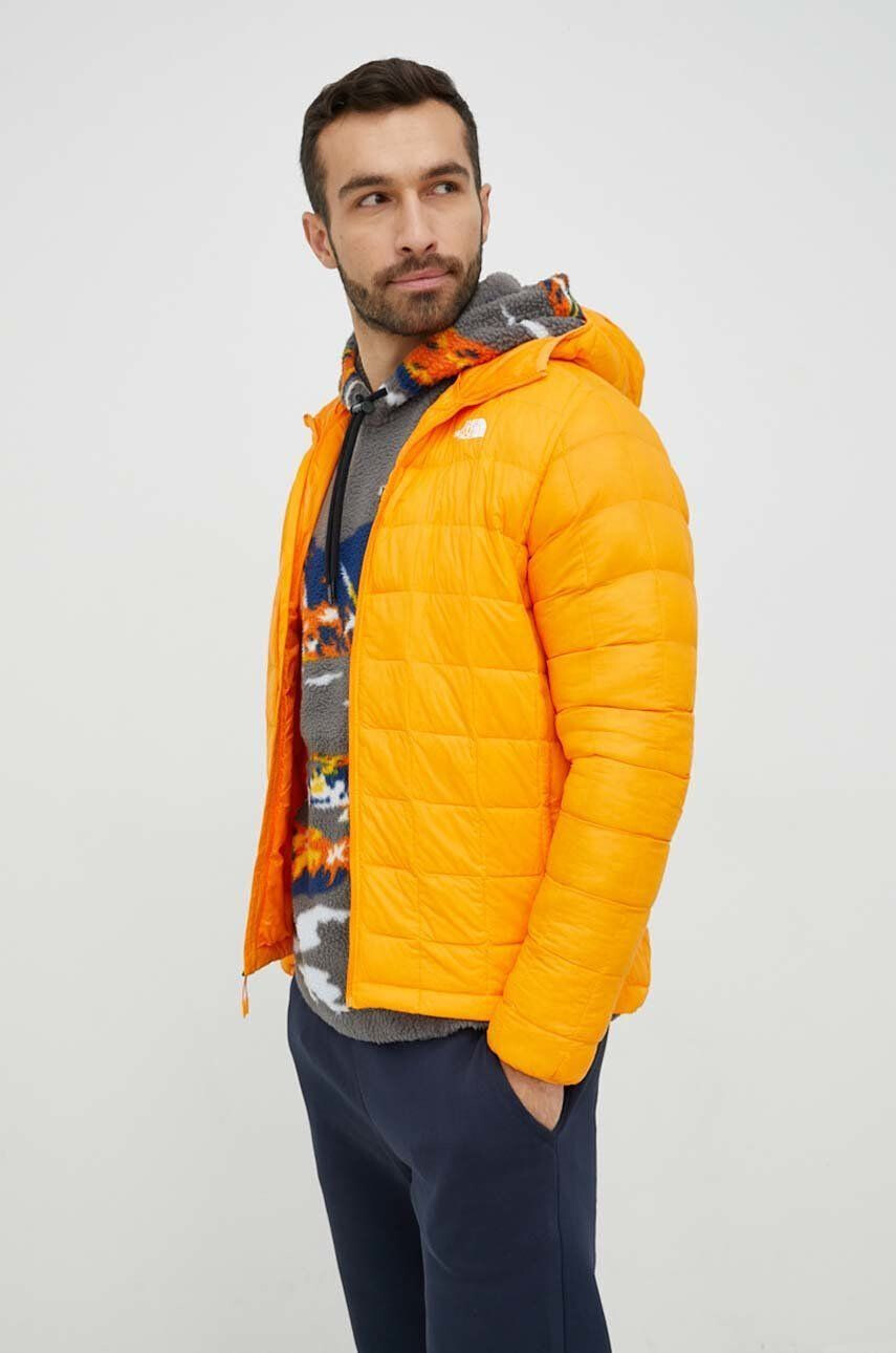 The North Face Športna jakna Thermoball Eco 2.0 oranžna barva - Pepit.si