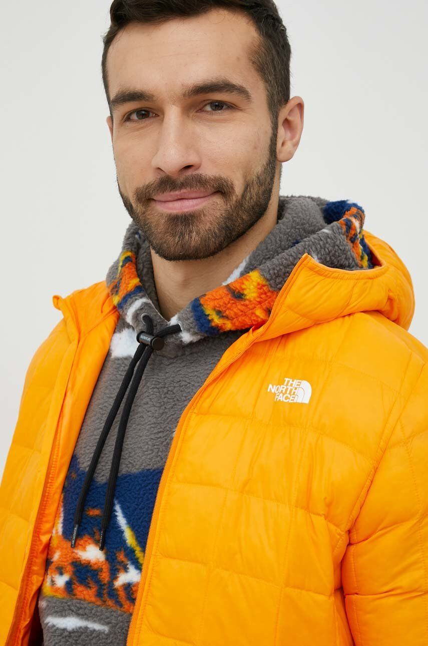 The North Face Športna jakna Thermoball Eco 2.0 oranžna barva - Pepit.si