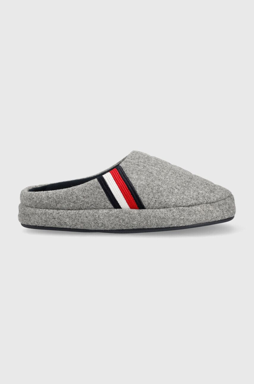 Tommy Hilfiger Copati Fm0fm04346 Corporate Hilfiger Homeslipper siva barva - Pepit.si