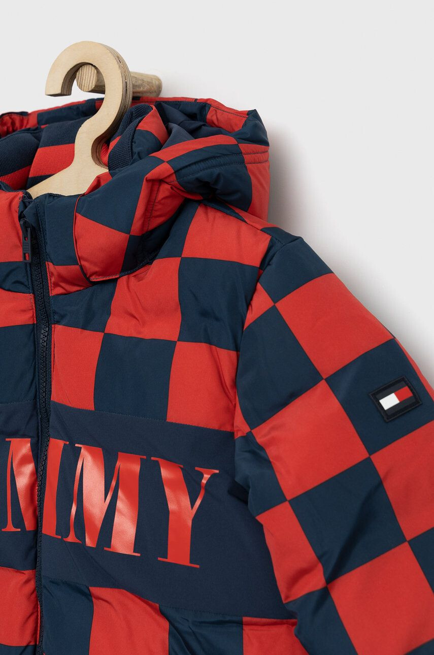 Tommy Hilfiger Otroška jakna rdeča barva - Pepit.si