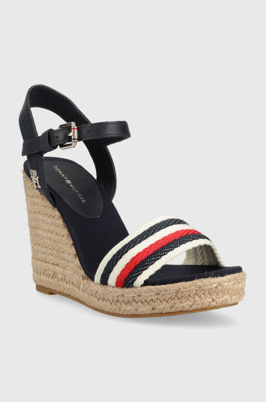 Tommy Hilfiger Sandali CORPORATE WEDGE ženski mornarsko modra barva FW0FW07086 - Pepit.si