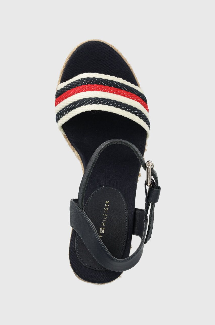 Tommy Hilfiger Sandali CORPORATE WEDGE ženski mornarsko modra barva FW0FW07086 - Pepit.si