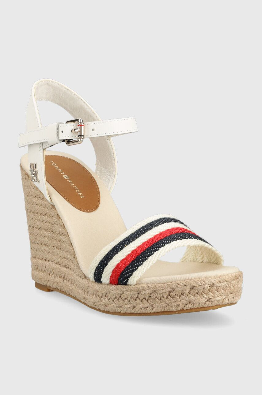 Tommy Hilfiger Sandali CORPORATE WEDGE ženski bež barva FW0FW07086 - Pepit.si