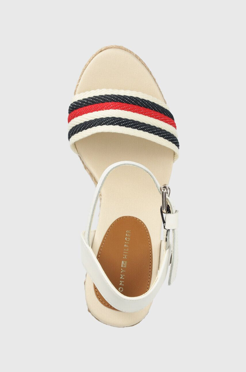 Tommy Hilfiger Sandali CORPORATE WEDGE ženski bež barva FW0FW07086 - Pepit.si