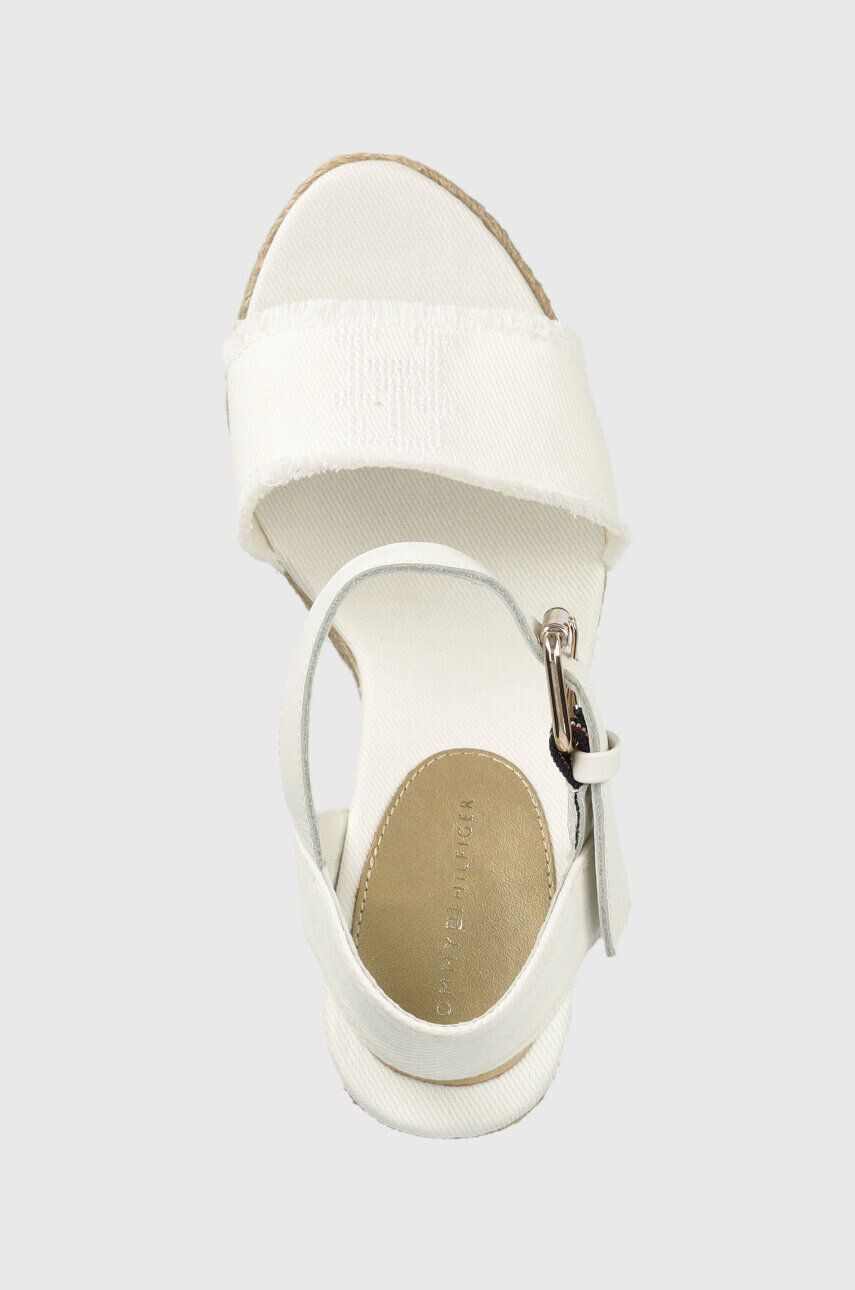 Tommy Hilfiger Sandali ECRU DENIM WEDGE SANDAL ženski bela barva FW0FW07191 - Pepit.si